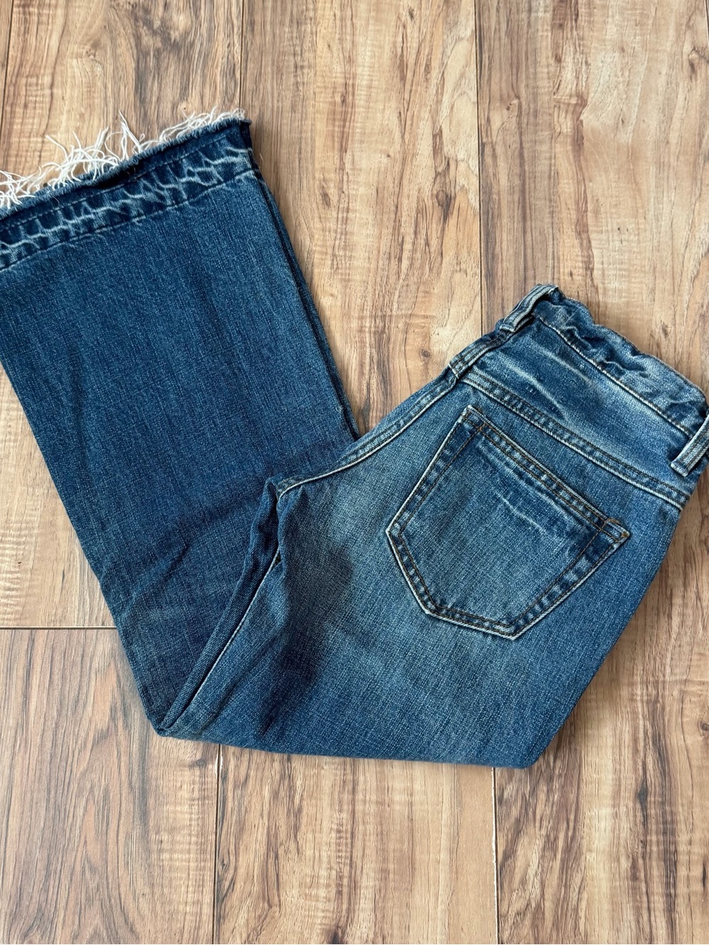 Free People Dark Blue Frayed Hem Ankle Crop Jeans • Size: 25